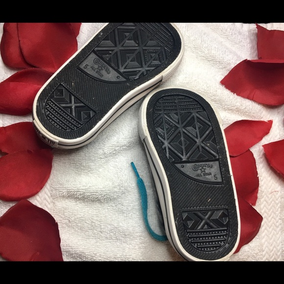 SOLD-Boys Converse Shoes - Picture 4 of 4